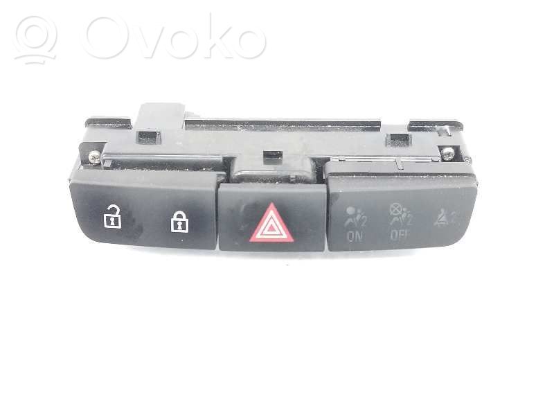 Opel Insignia A Hätävilkkujen kytkin 