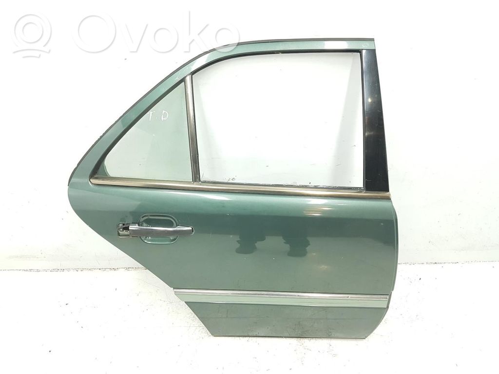 Mercedes-Benz C W202 Puerta trasera
