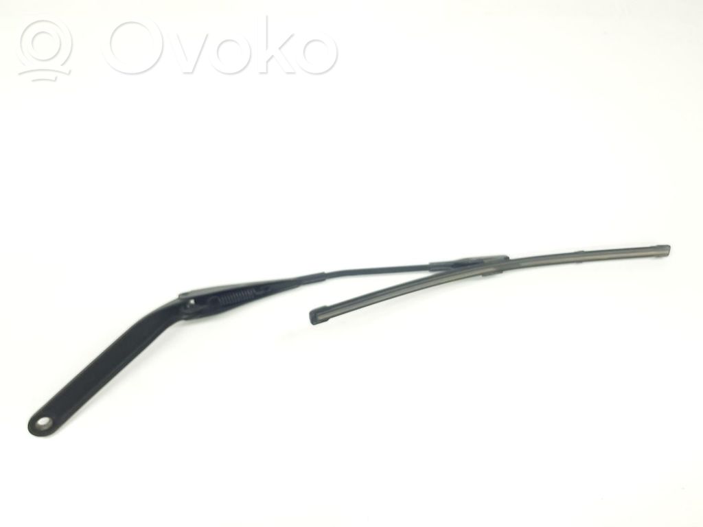 BMW 1 E82 E88 Front wiper blade arm 