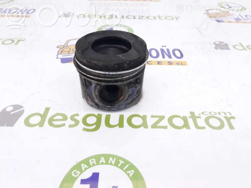 BMW 7 E65 E66 Piston 