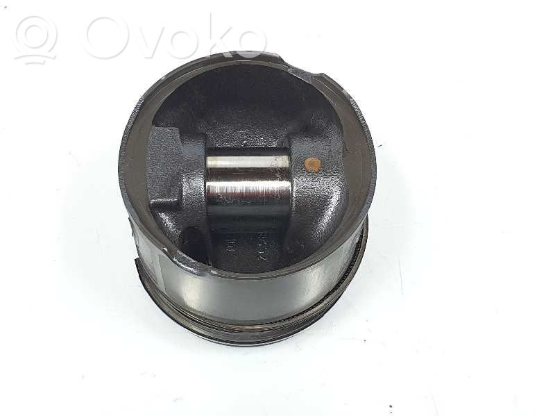 BMW 5 E39 Piston 