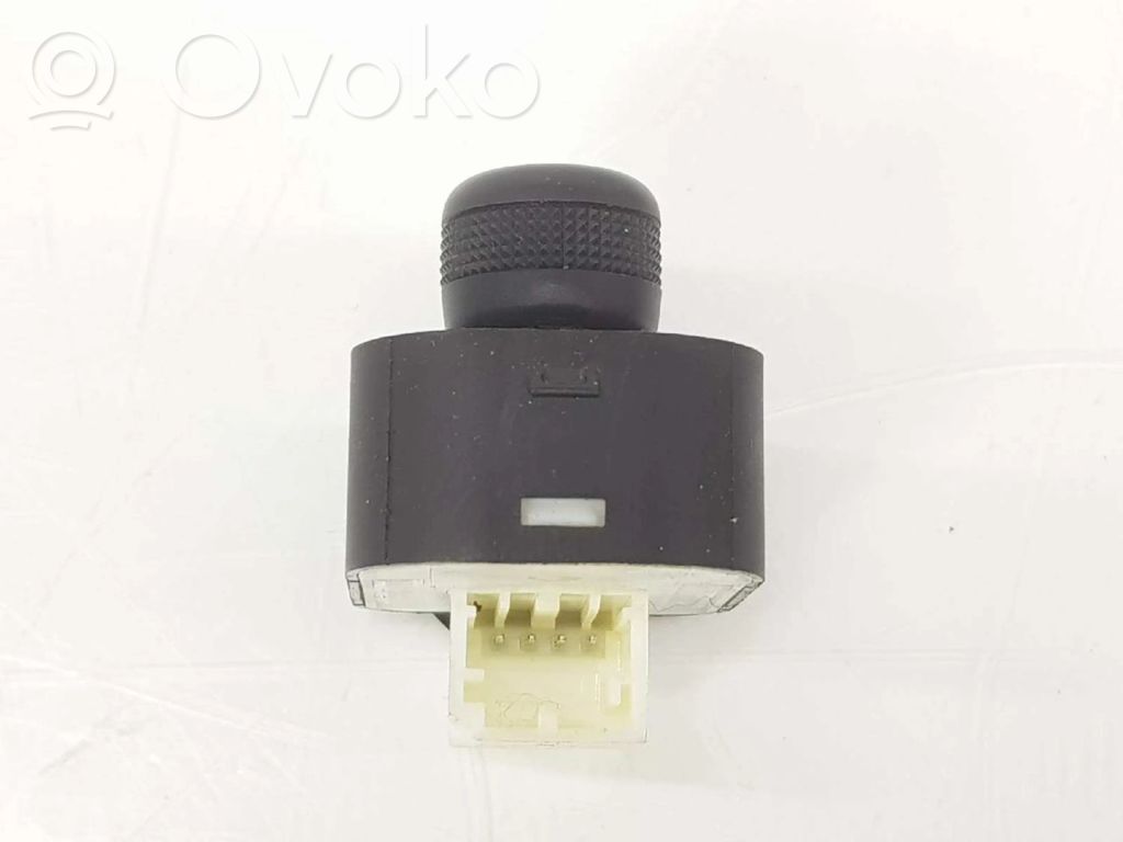 Przycisk regulacji lusterek bocznych   8V0959565A,8V0959565A,301306S