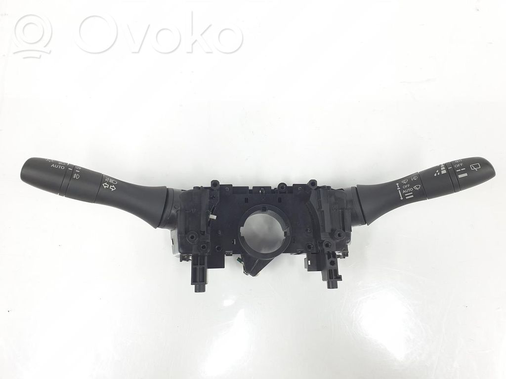 Nissan Qashqai Butoane/comutatoare pe volan 