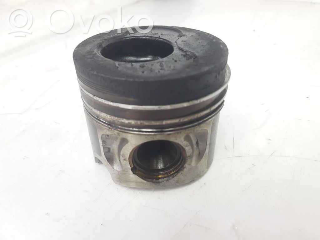 Seat Leon (1M) Piston 