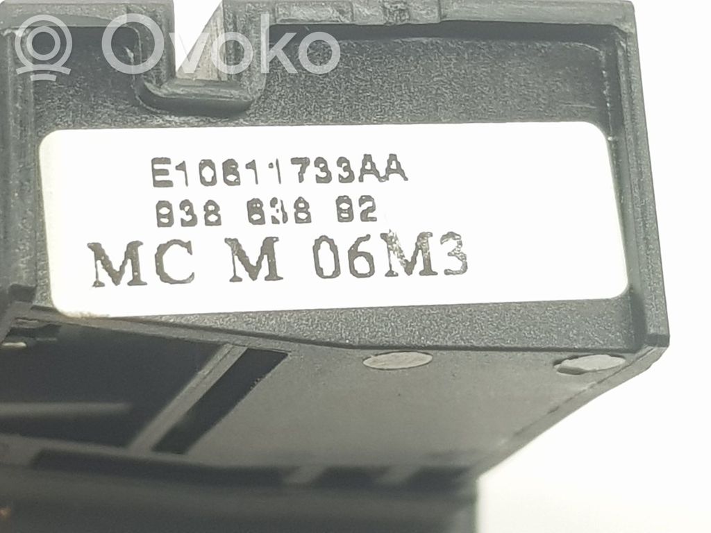Opel Vivaro Butoane/comutatoare pe volan 