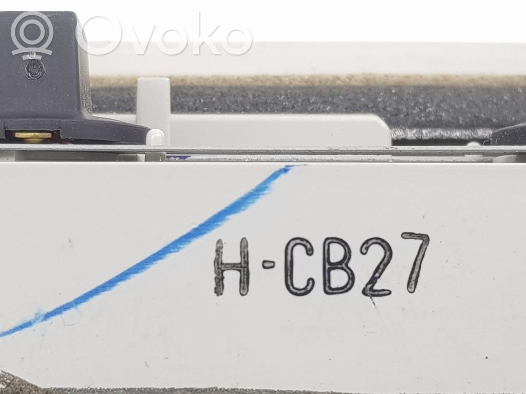 Third/center stoplight   1590982,6M3413A613BA