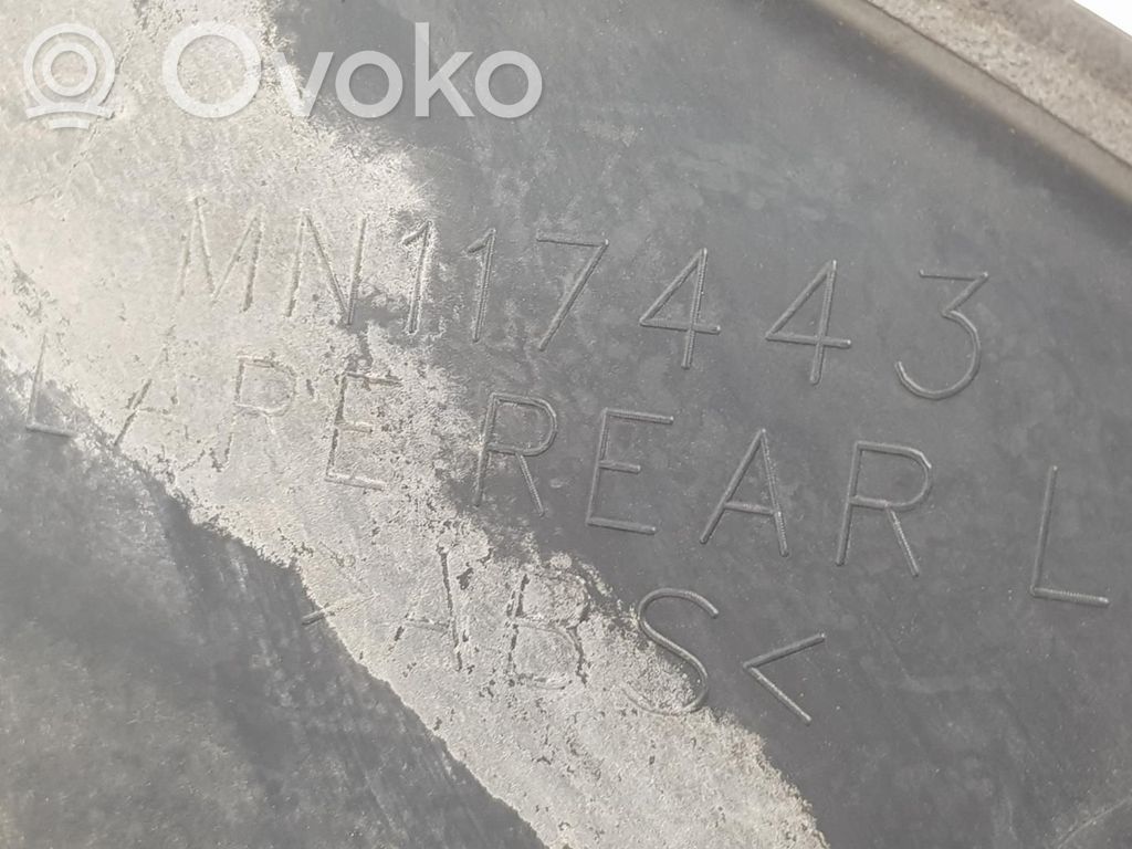Mitsubishi L200 Listwa błotnika tylnego 
