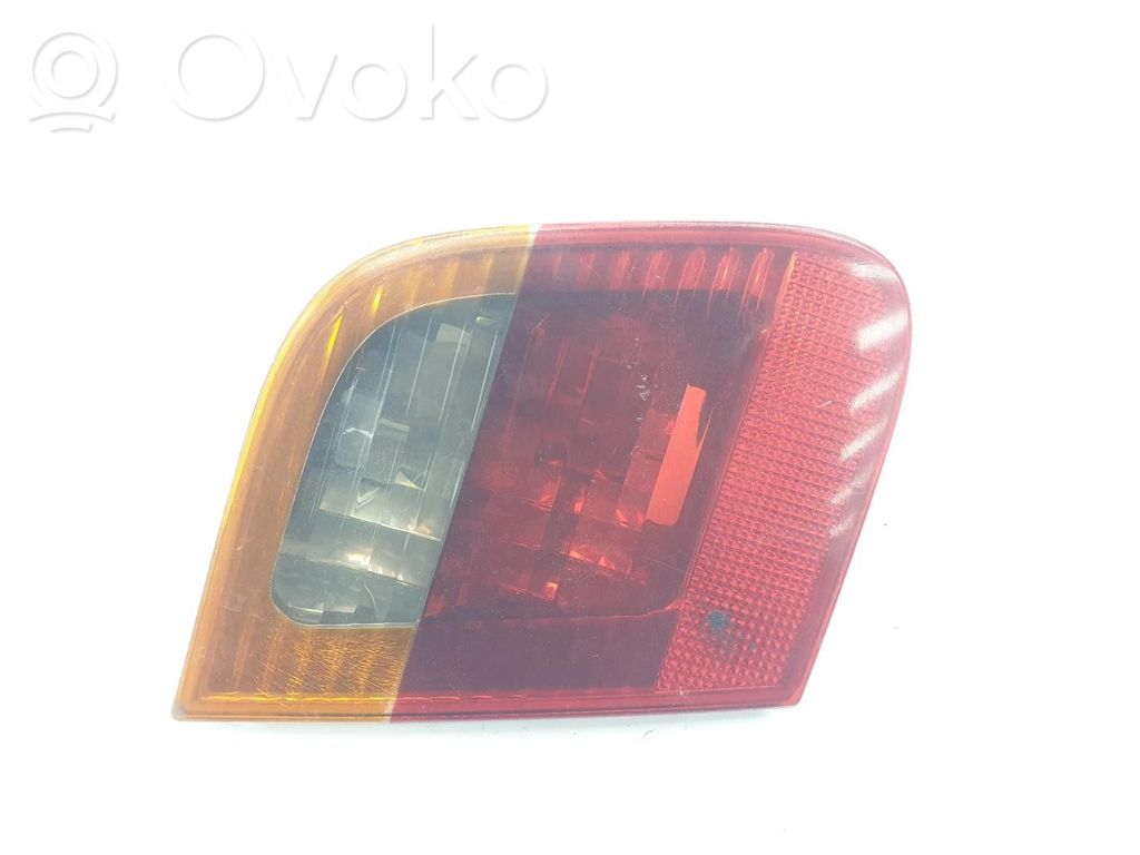 BMW 3 E46 Aizmugurējais lukturis pārsegā 