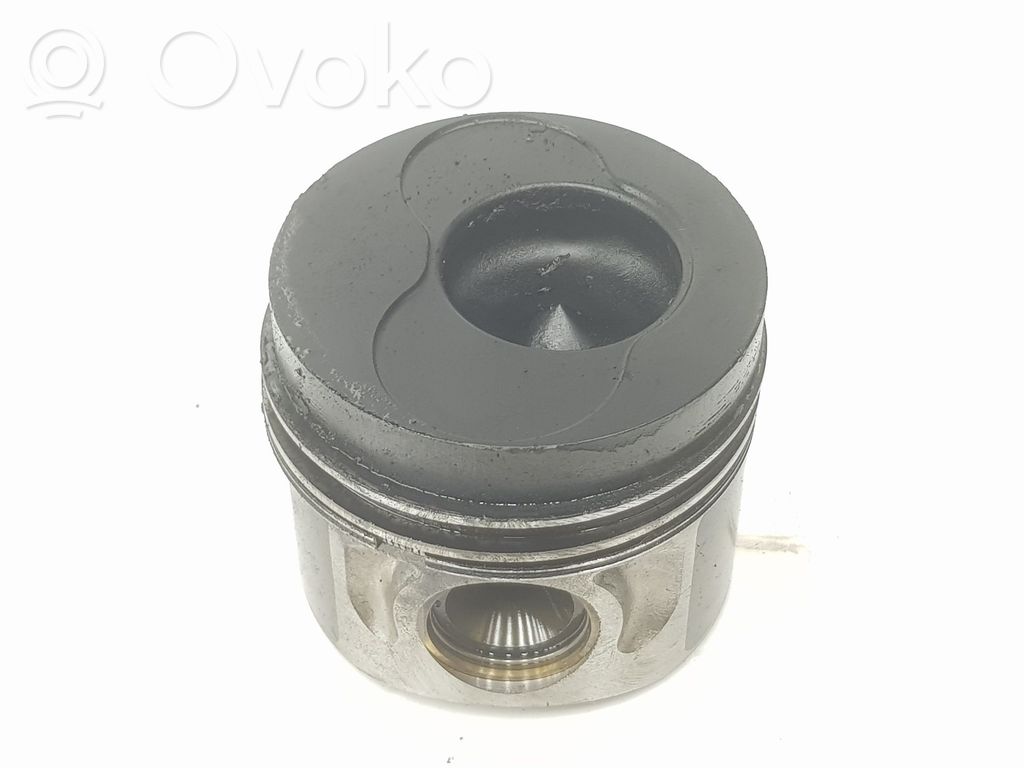 Audi A4 S4 B6 8E 8H Piston 