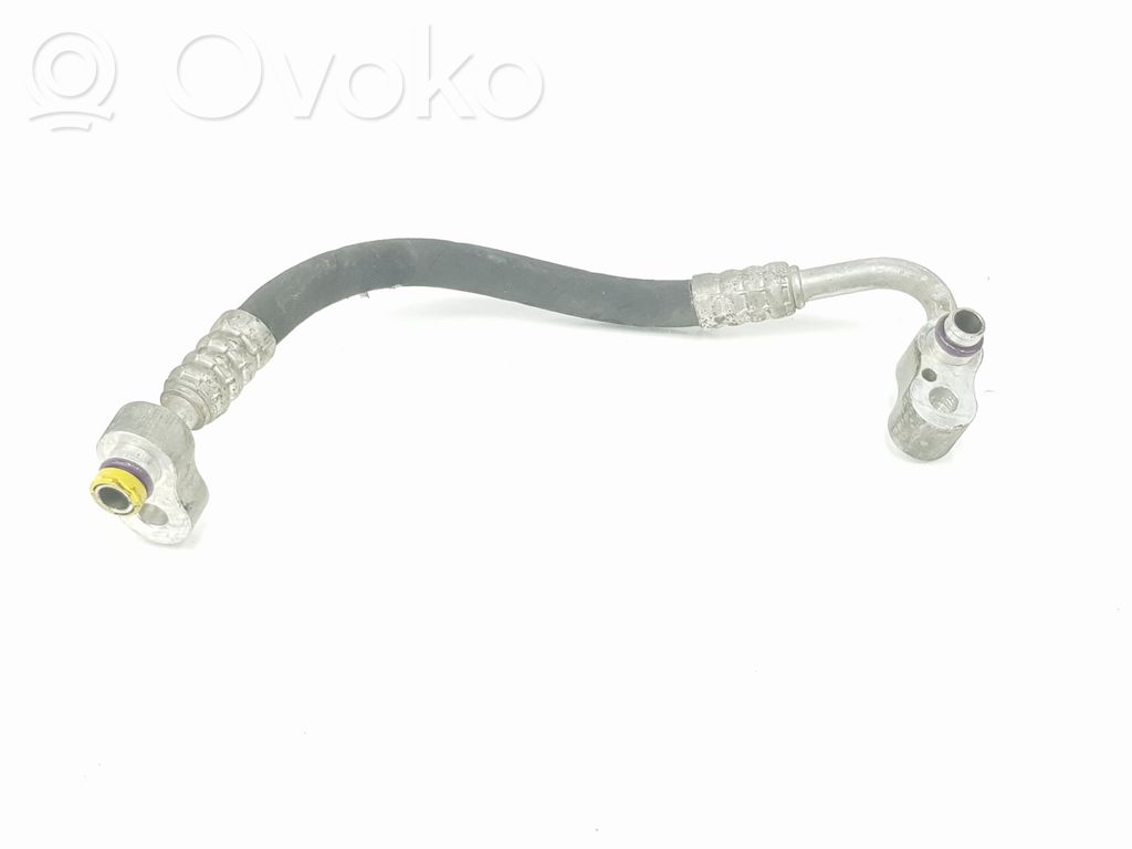 BMW 5 E39 Ilmastointilaitteen putki (A/C) 