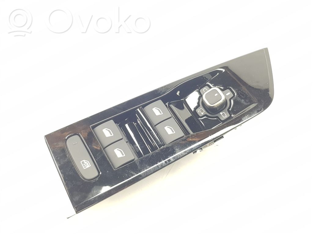 Opel Astra L Przyciski szyb 