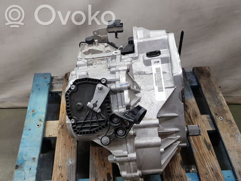 Volkswagen Touran III Manual 5 speed gearbox 