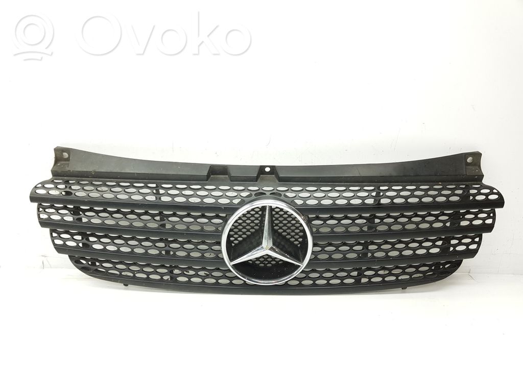 Mercedes-Benz Vito Viano W639 Rejilla delantera 