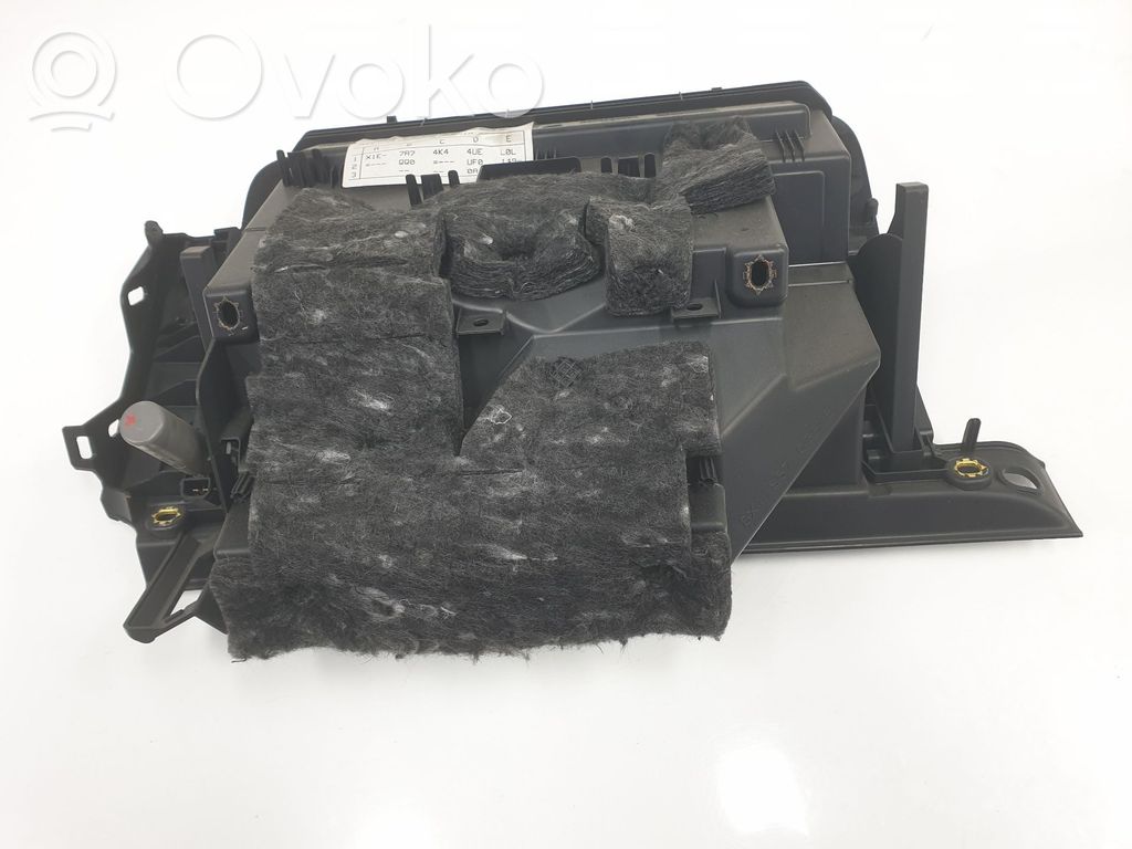 Audi A1 Daiktadėžė 