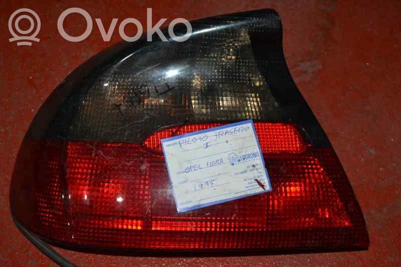 Opel Tigra A Задний фонарь в кузове 
