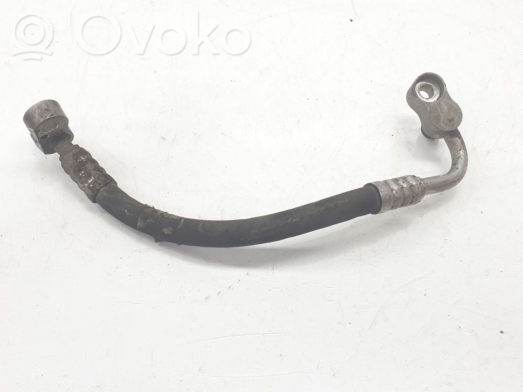 BMW 5 E39 Ilmastointilaitteen putki (A/C) 