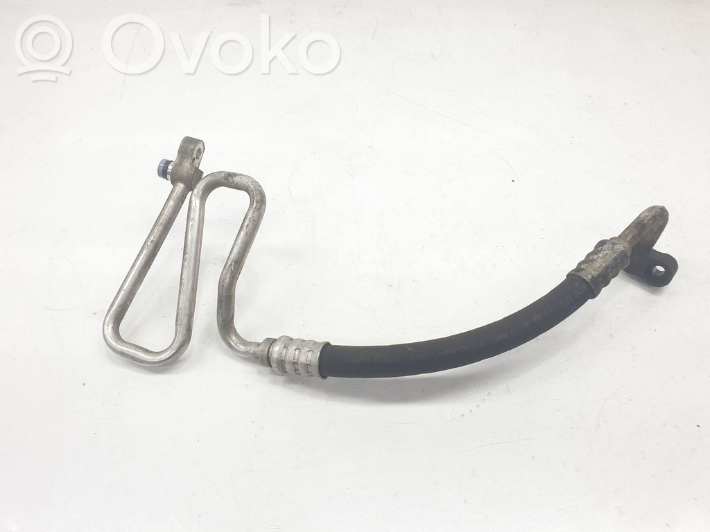 BMW 5 E39 Ilmastointilaitteen putki (A/C) 