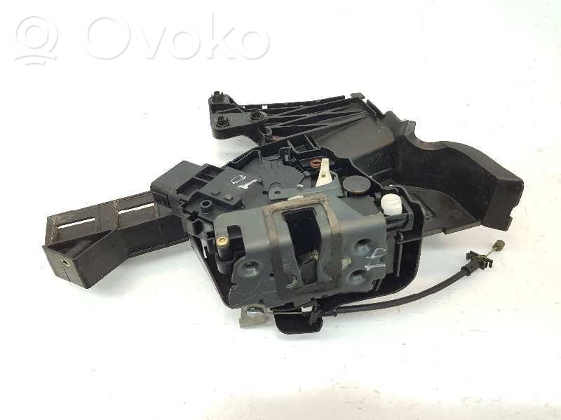 Ford Focus Takaoven lukko 