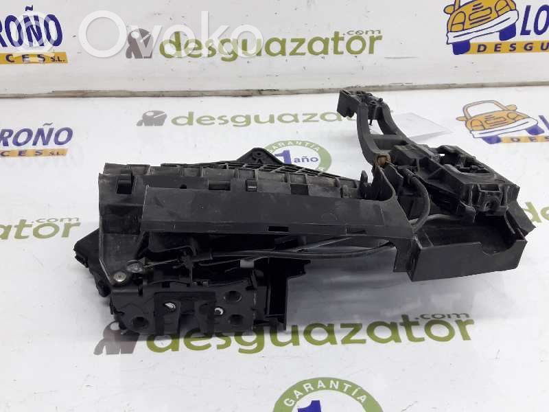 Ford Focus Priekšpusē slēdzene 