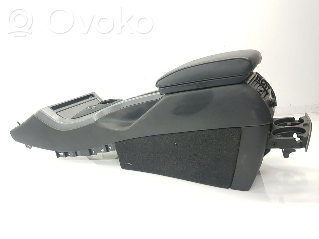 Armrest   8402933,51168402933