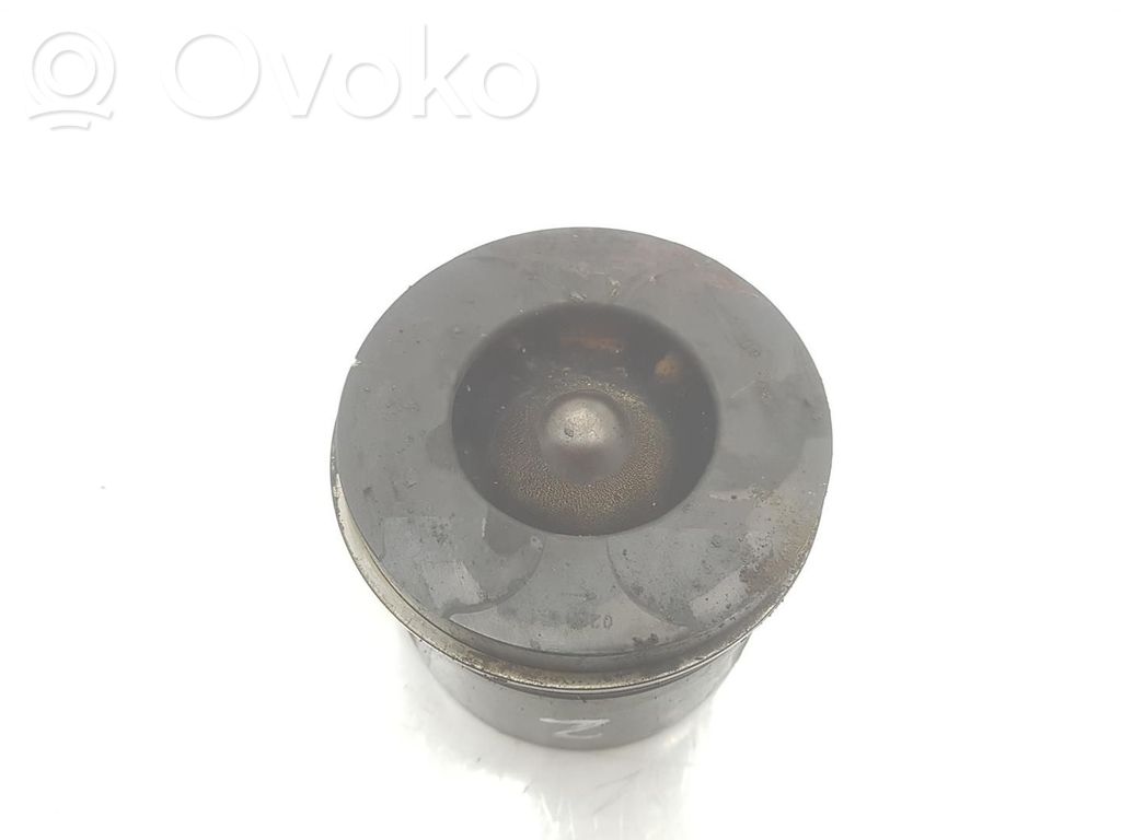 Toyota Land Cruiser (J120) Pistón