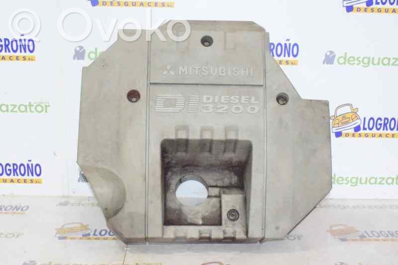 Mitsubishi Montero Cubierta del motor (embellecedor)