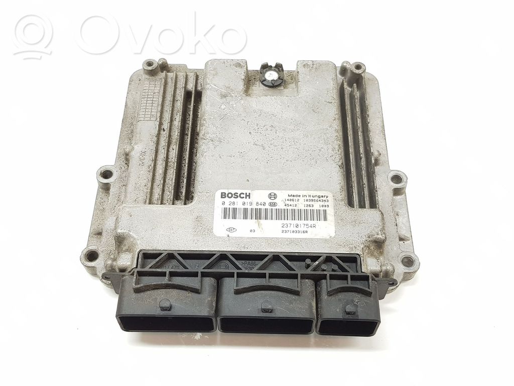 Opel Vivaro Engine control unit/module 