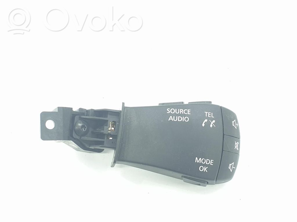 Dacia Duster II Steering wheel buttons/switches 