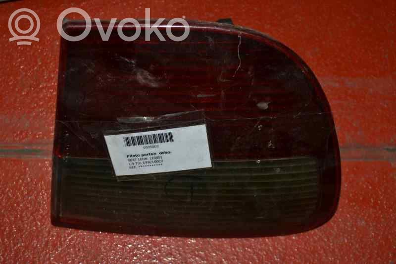 Seat Leon (1M) Lampy tylnej klapy bagażnika 