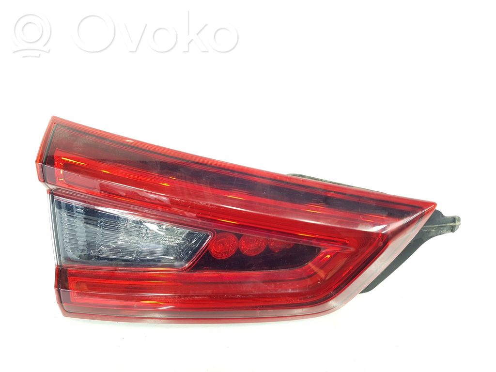 Nissan Qashqai Lampă spate în capacul portbagajului