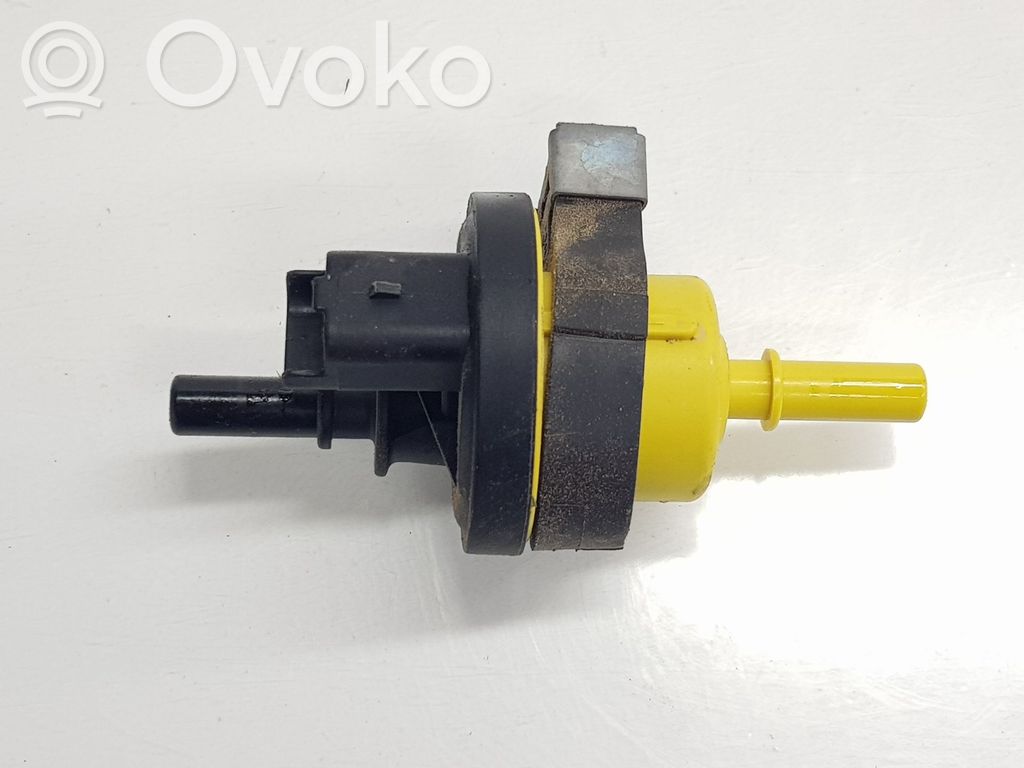 Dacia Sandero Zawór regulacji biegu jałowego / Regulator 