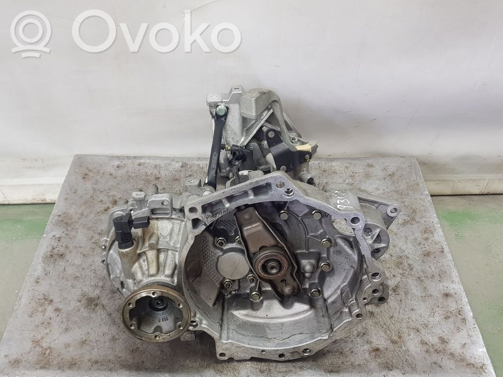 Volkswagen New Beetle Cutie viteze manuală cu 5 trepte 