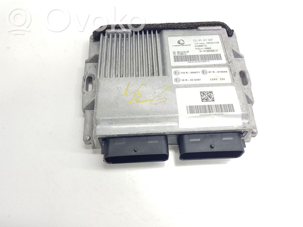 Dacia Sandero III Engine control unit/module 