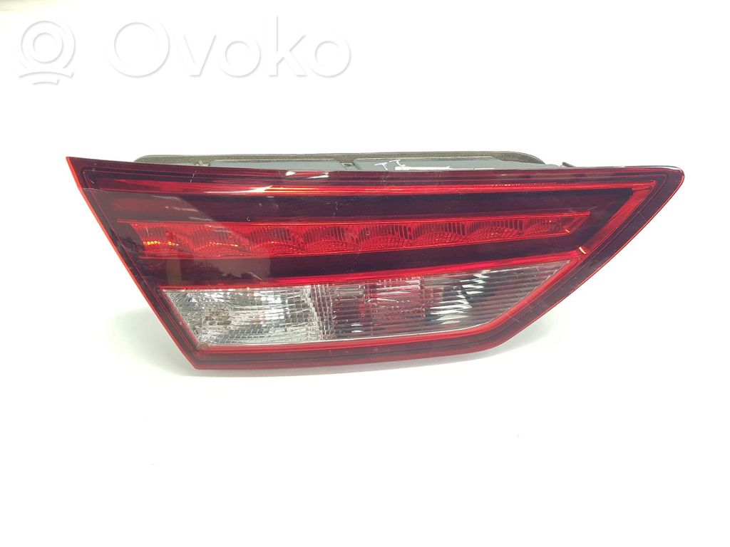 Seat Leon (5F) Galinis žibintas dangtyje 