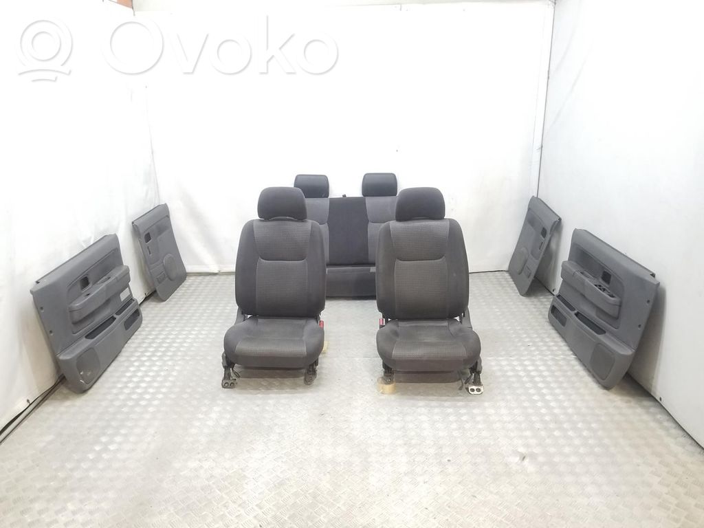 Nissan PickUp Sitze komplett