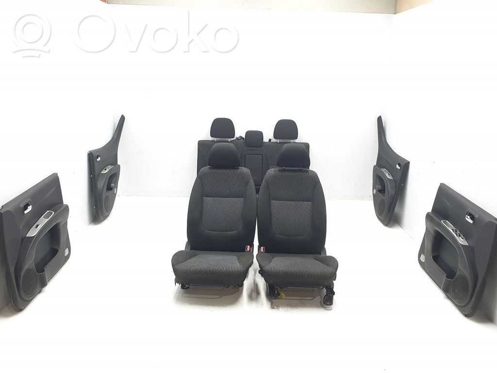 Mitsubishi L200 Sitze komplett