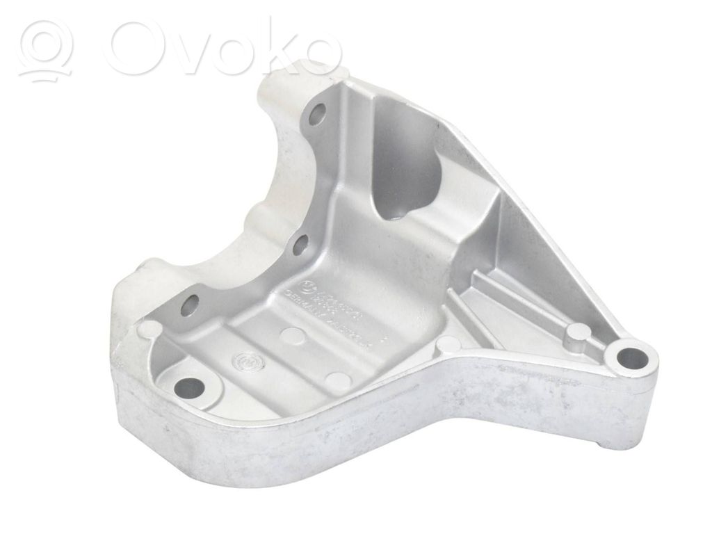 BMW 1 E81 E87 Power steering pump mounting bracket 