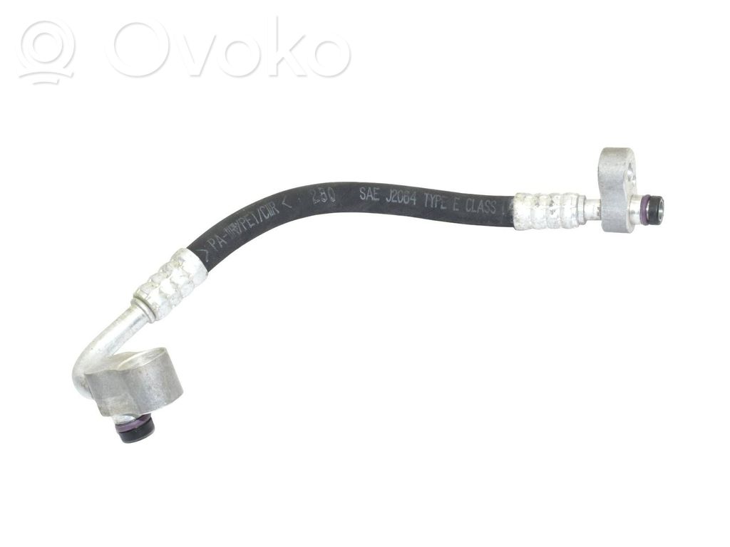 BMW 5 E39 Ilmastointilaitteen putki (A/C) 