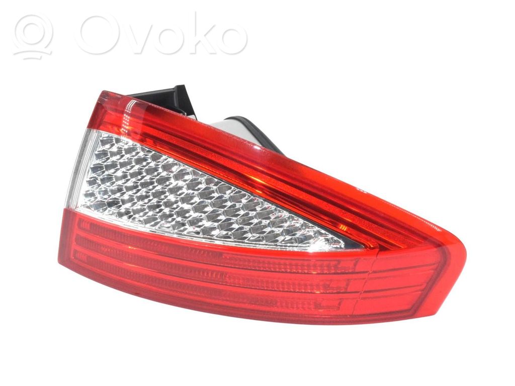 Ford Mondeo MK IV Aizmugurējais lukturis virsbūvē 