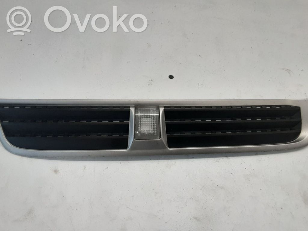Opel Antara Grotelės sparne 