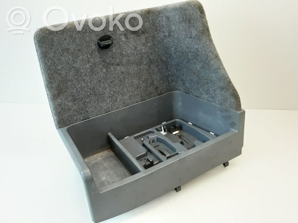 BMW 3 E90 E91 Kita bagažinės apdailos detalė 