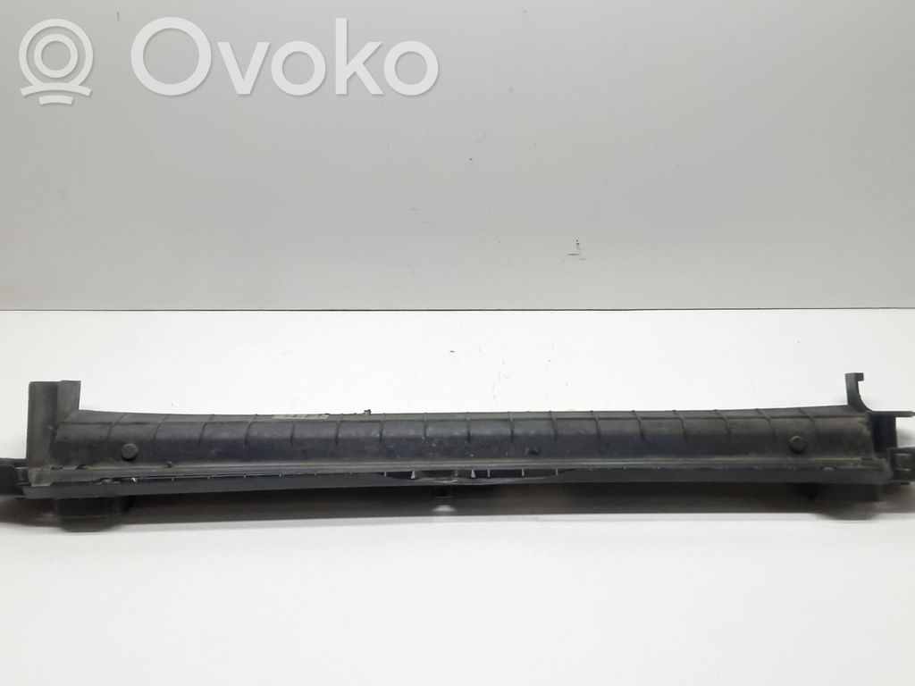 BMW 5 E60 E61 Radiatoru paneļa augšējā daļa (televizors) 