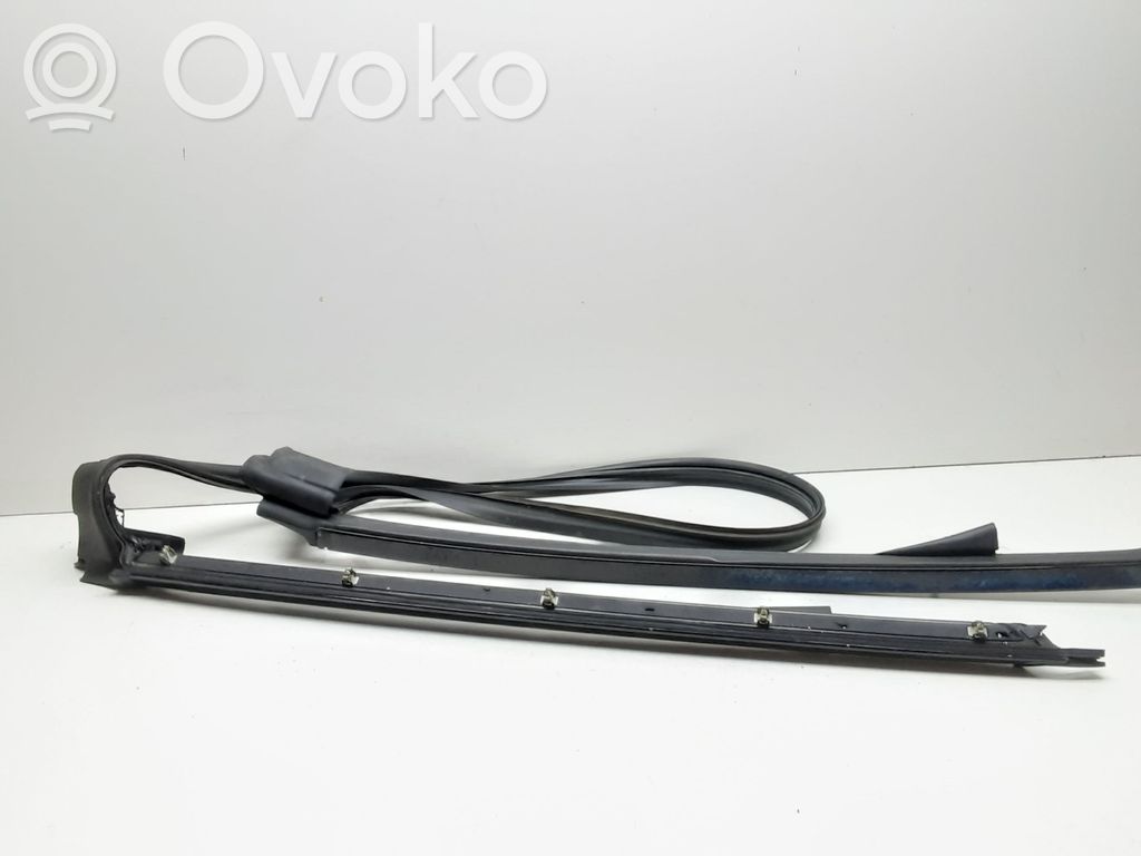 BMW 1 E82 E88 Windshield trim 