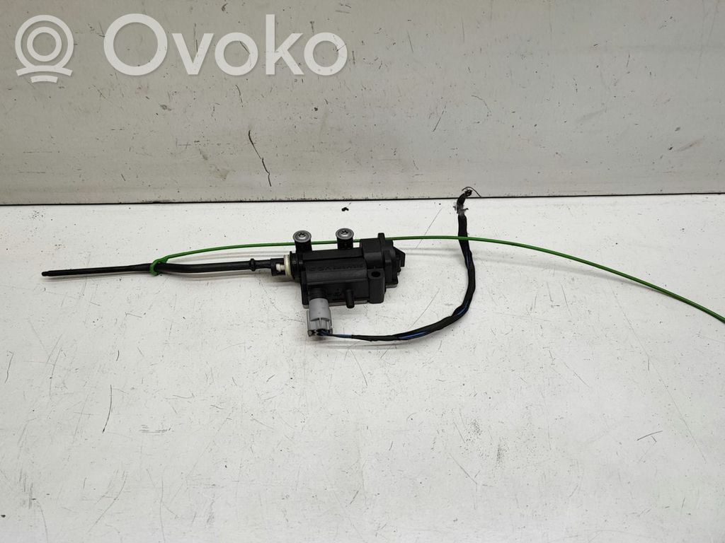BMW 1 E82 E88 Fuel tank cap lock motor 