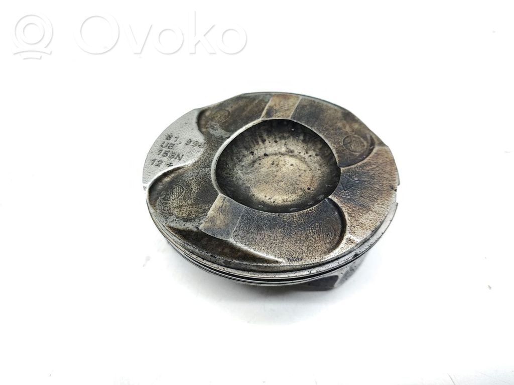 BMW 1 E81 E87 Piston 