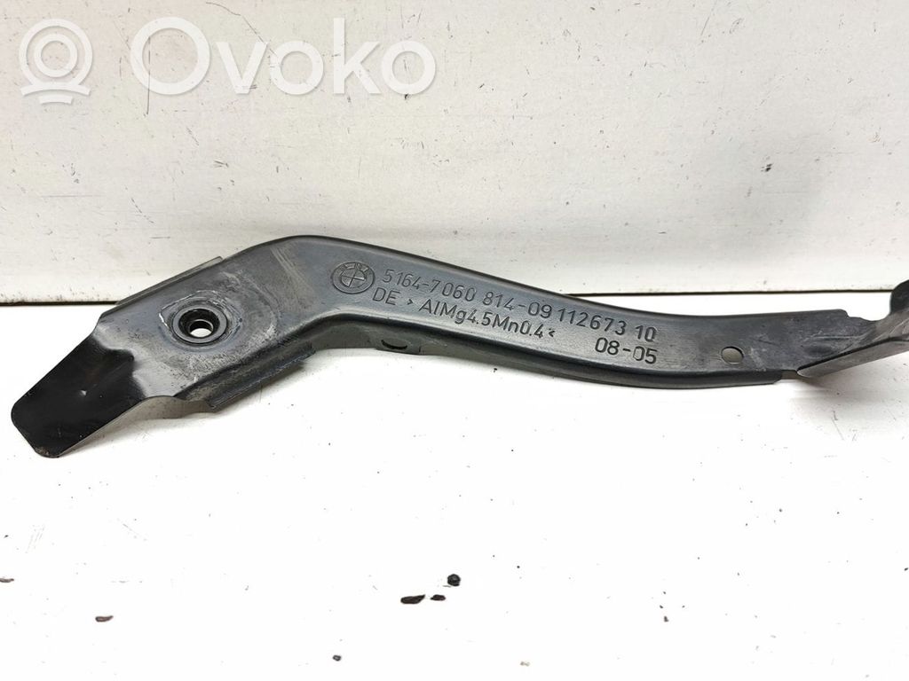 BMW 5 E60 E61 Fender mounting bracket 