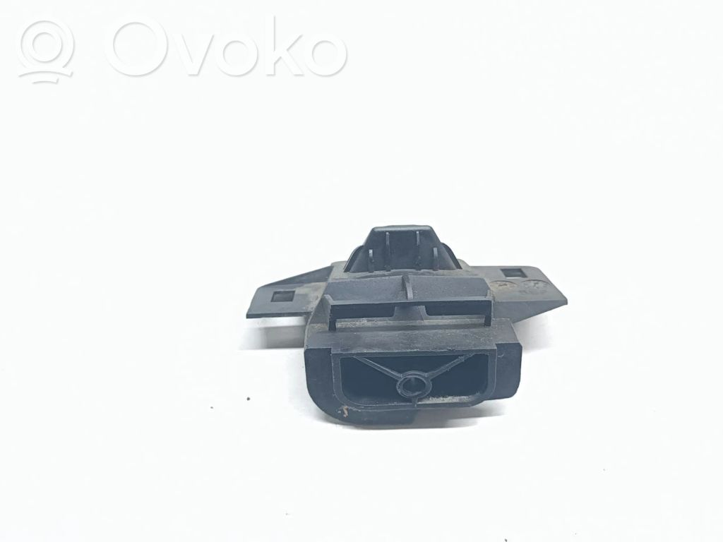 Other engine bay part   6901647