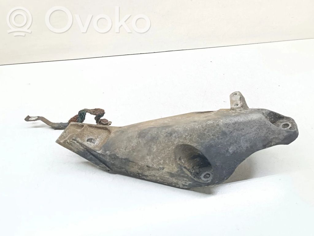 BMW X5 E70 Engine mounting bracket 