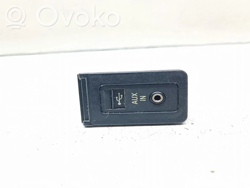 BMW 5 E60 E61 AUX in-socket connector 