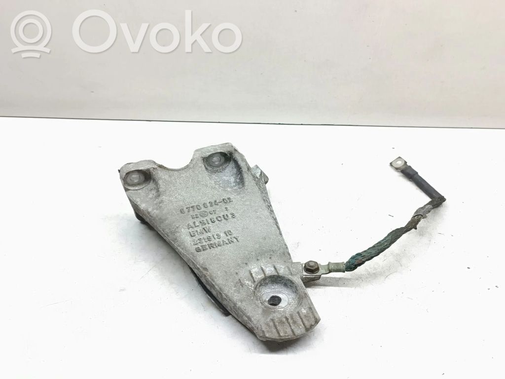 BMW 5 E60 E61 Engine mounting bracket 